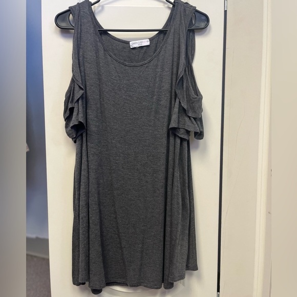 🚨CLEARANCE 0124-61 EIGHTY Eight open shoulder top - Picture 1 of 3